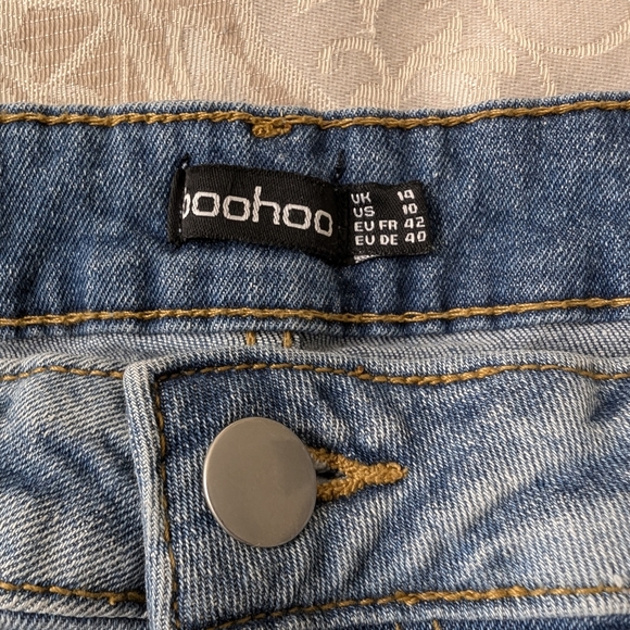 Boohoo Jeans Wide slit leg mid rise. 10 - Picture 8 of 11